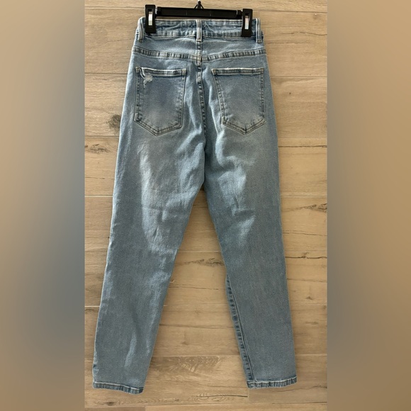 Like new COTTON ON Mom Stretch jeans - Picture 3 of 3